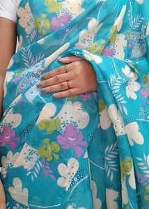 Retro Floral Print Saree