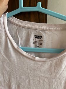 Levi&#39;s T shirt