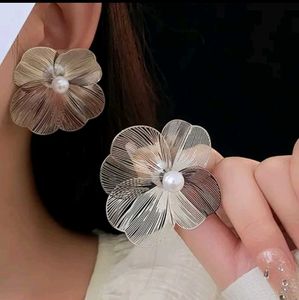 Silver Flower Earrings