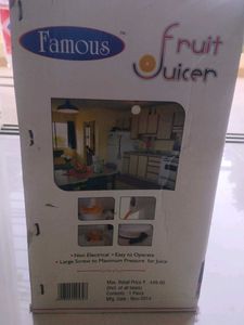 Fruit juicer With Vaccum Base