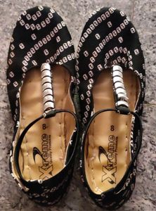 Black &amp; White Bandhani Toe Ring Flats