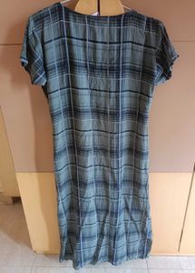 Women Checkered Straight Kurta