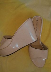Venus Steps Hills