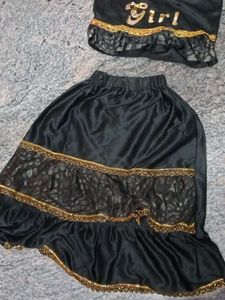 Girl&#39;s Black &amp; Gold OutfitSet Of 4 kirt And Tops