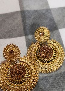 Beautiful Golden Earrings Piece 😍