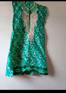 10 KURTAS FOR FREE ON PURCHASE OF JEANS