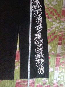 Wide Leg Graphic Jeans