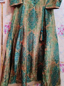 🇳🇿💫🎀Elegant Green &amp; Gold Ethnic Gown