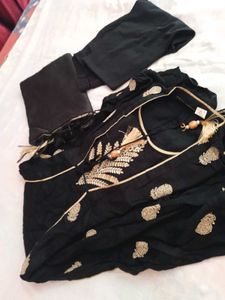 A Stylist Frock Kurti With Leggy And Dupatta