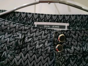 Black Grey Printed Capri Pants