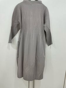 🖤Effortless Chic! The Pleated Power Dress 🖤