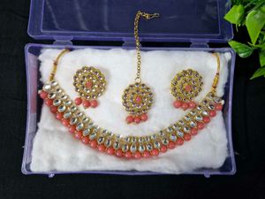 Pink Necklace Set With Earrings & Mangtika