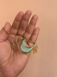 Five charms Resin bracelet