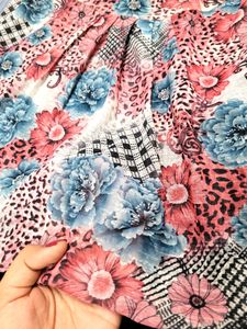 Beautiful Floral Top 🌸💕