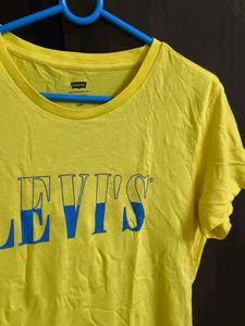 Levi&#39;s Yellow Graphic Tee