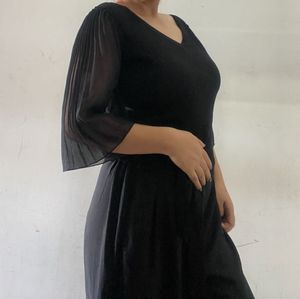 🖤Elegant Black Top With Mesh Sleeves 🖤