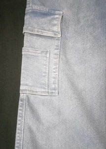 Light Wash Cargo Jeans - Wide Leg
