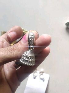 Earings