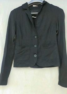 Black Blazer with Notched Lapels and Front Pockets