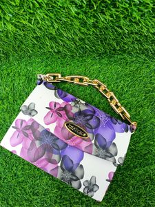 This is A Very Beautiful And Affordable Handbag..