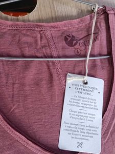 ✨ Never Used ✨Mauve V-Neck Tee