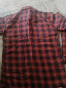 Men&#39;s Red &amp; Black Plaid Button-Down Shirt