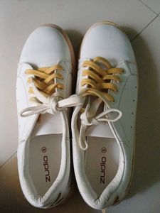 Zudio White Sneakers