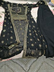 Elegant Black &amp; Gold  three piece no coin like new