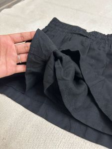 Skirt Shorts Black With Side Belt Pattern