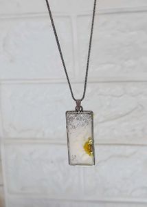 Daisy Resin Pendant Necklace