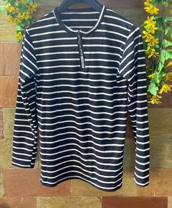 ☁️Korean Striped T-shirt🖤