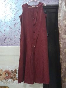 Elegant Maroon Sleeveless Kurti by Avaasa-worn1nce