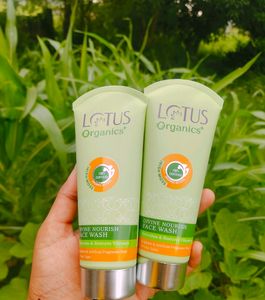 One ✅ Lotus Organics Face Wash😍