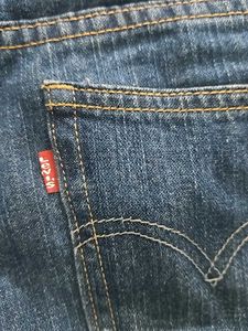 LEVIS STRAIGHT FIT JEANS