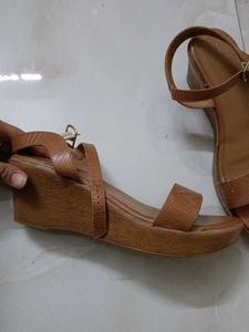 CARLTON LONDON WEDGES