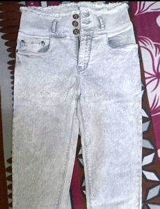 Gray High-Waisted Jeans