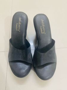 DressBerry Black Shimmer Wedges