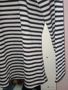 Black And White Full Sleeves T Shirt For Girls