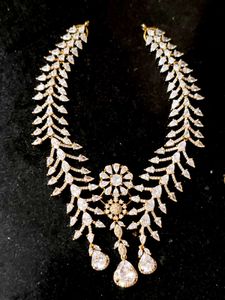 Sri Ad Neck Set