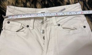 H&amp;M WHITE STRAIGHT FIT JEANS