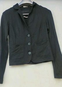 Black Blazer with Notched Lapels and Front Pockets