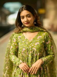 Elegant Floral Print Kurta Set