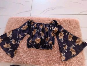Korean Crop Top 🌺