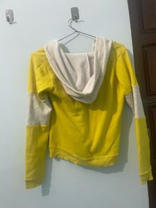 Sweatshirt With hoodie