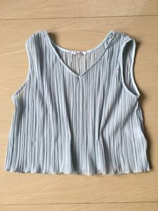 Pleats Top.