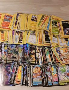 10 RANDOM POKEMON CARDS