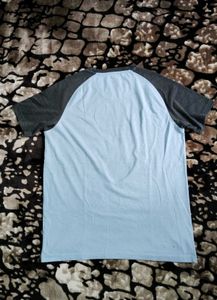 UNISEX RAGLAN T-SHIRT