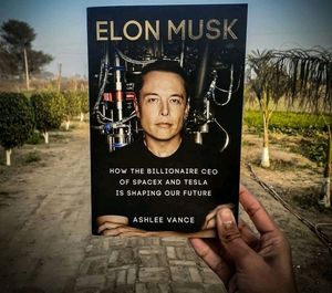 🆕 Elon Musk Biography Book By Ashlee Vance
