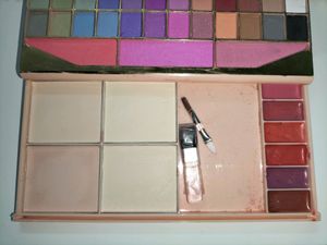 Kiss Beauty Fashion Colour Makeup Kit with Vitamin E/C