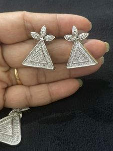 AD pendent set